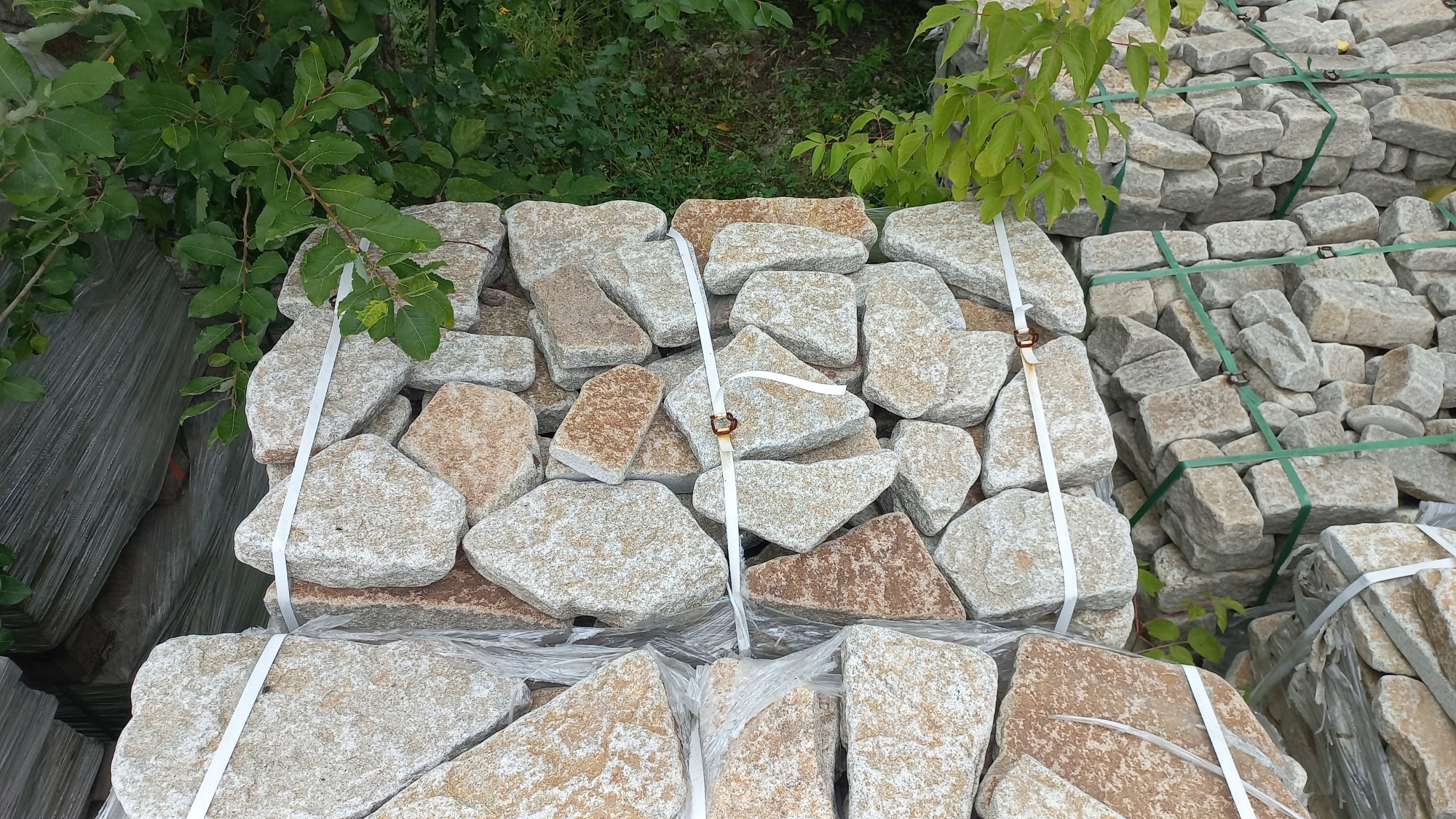 Гранитный плитняк галтованный для мощения купить в Самаре