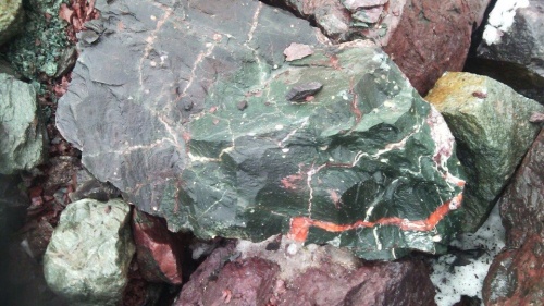 Гигантские зелёные валуны для ландшафтного дизайна весом более 5 тонн купить в Самаре