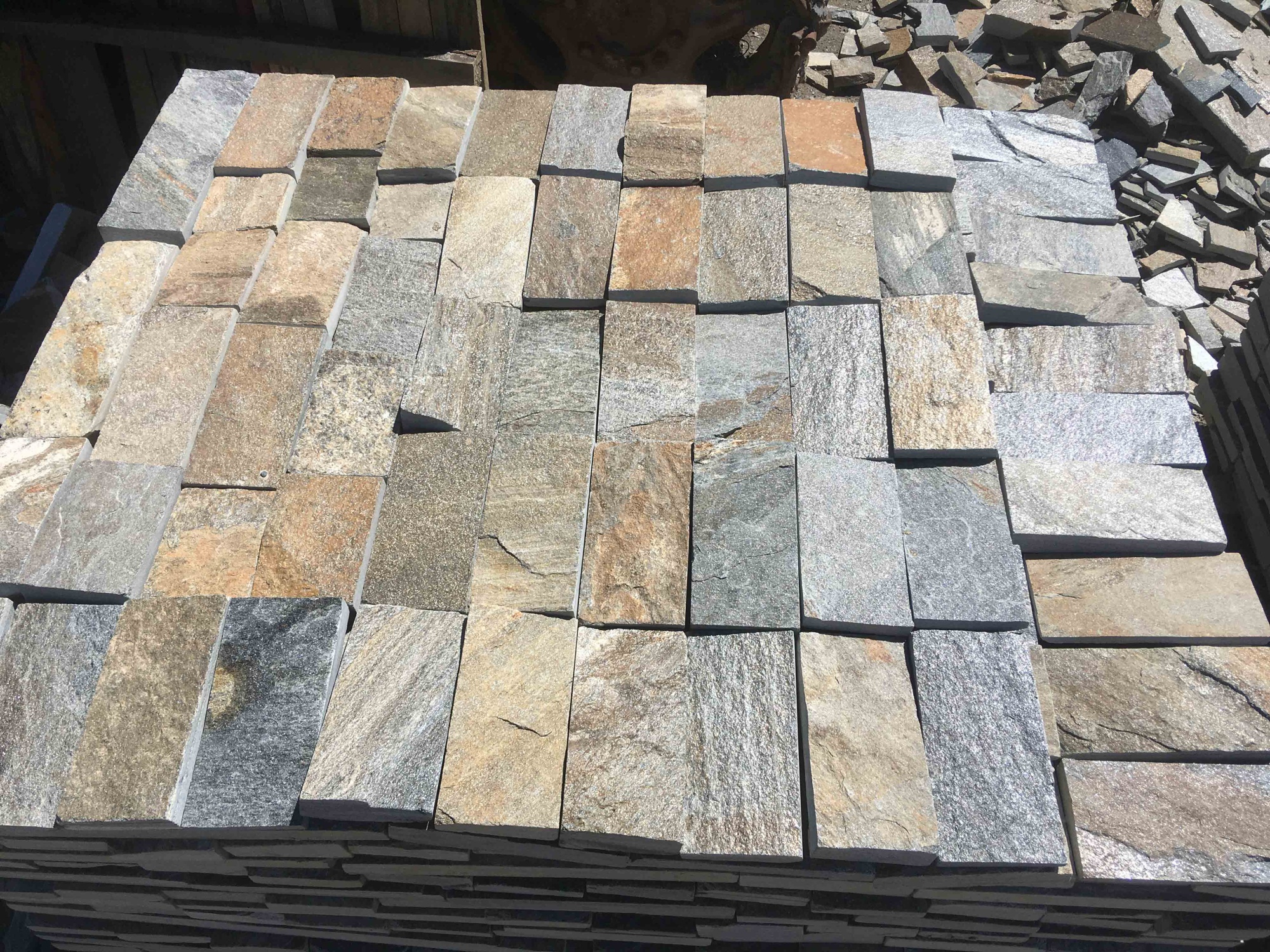 Плитка пилёная златолит Уральский для цоколя, отмостки купить в Самаре