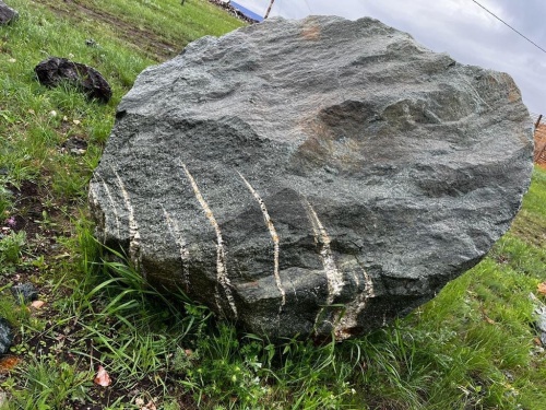 Гигантские зелёные валуны для ландшафтного дизайна весом более 5 тонн купить в Самаре