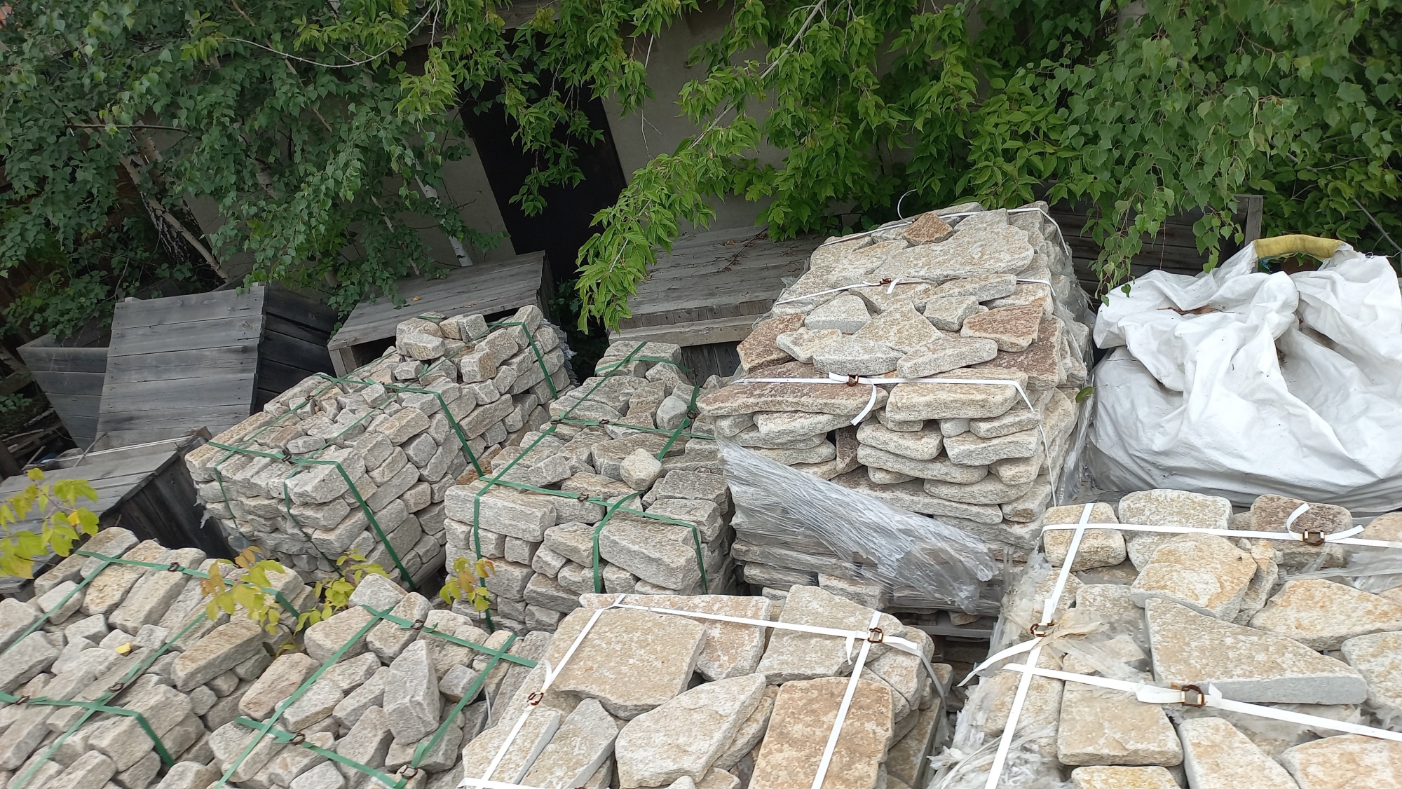 Плитняк гранитный галтованный купить в Самаре