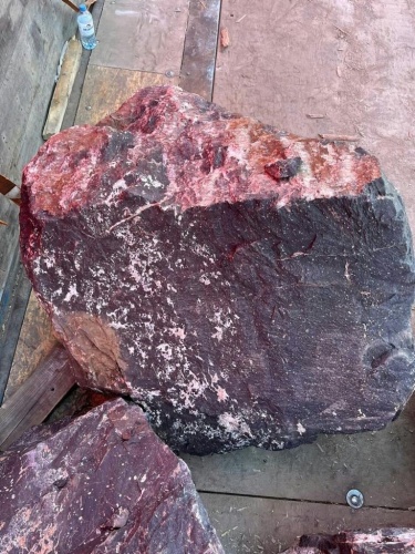 Камни для ландшафтного дизайна красно-фиолетовые 10-60 килограмм купить в Самаре