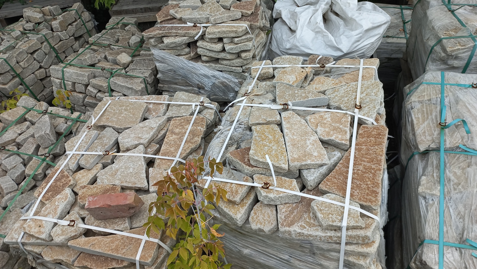 Плитняк гранитный галтованный купить в Самаре