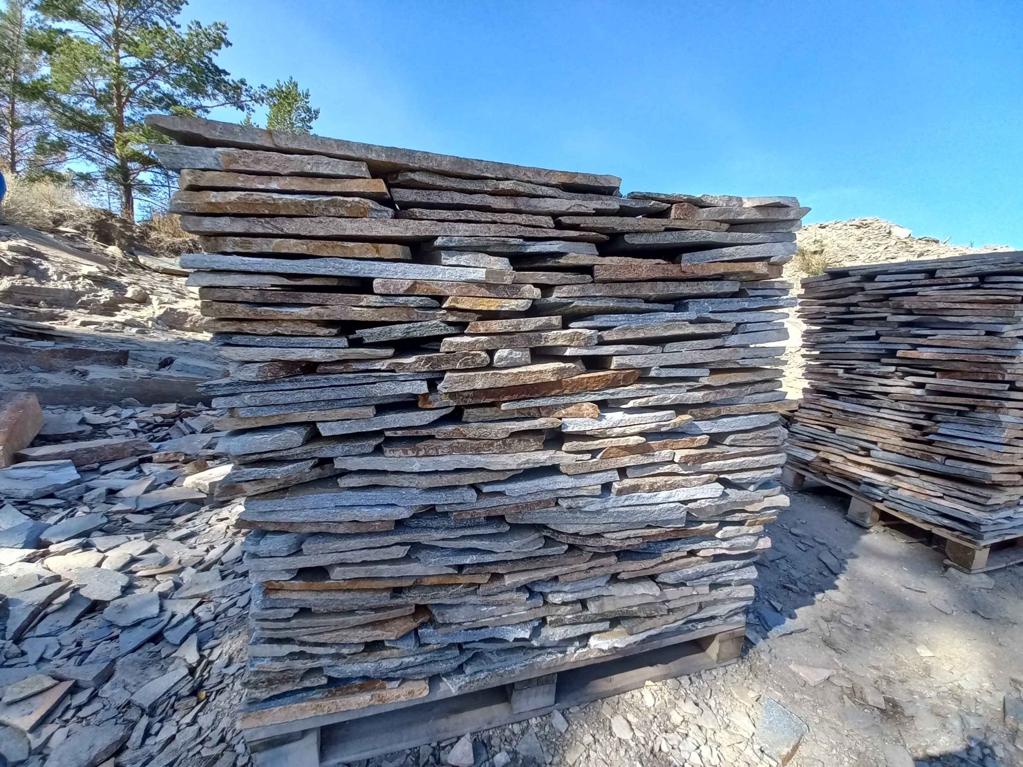 Плитняк златолит серебристый для фасада купить в Самаре