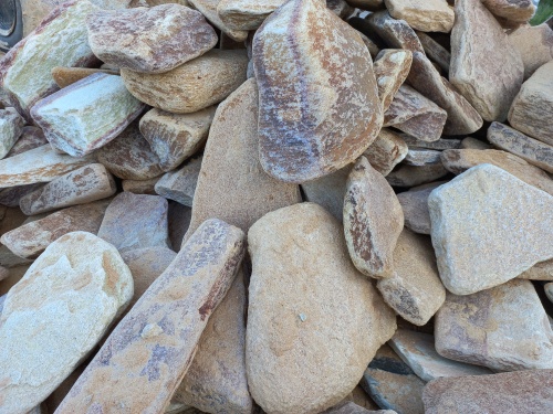 Златолит жёлтый, жёлто-зелёный глыбки и валуны для ланшафтного дизайна купить в Самаре